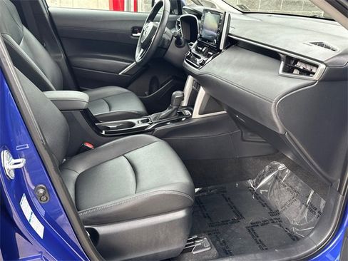 Certified 2022 Toyota Corolla Cross XLE image 12