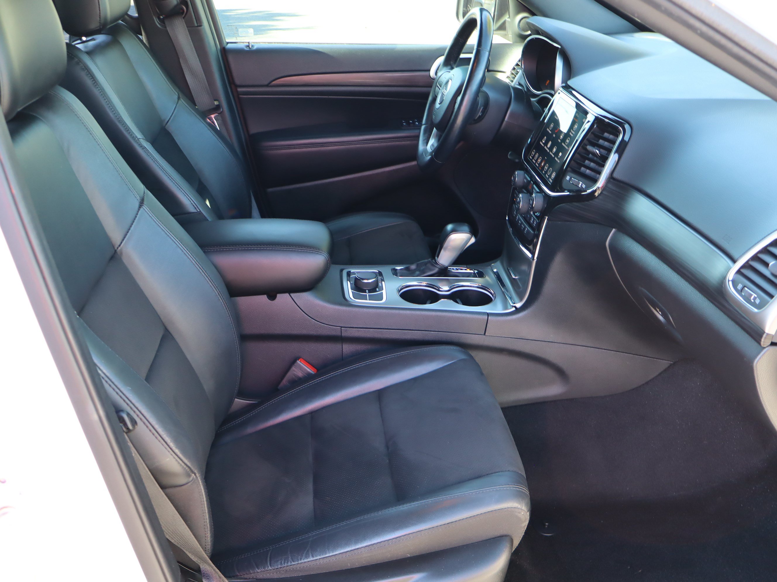 Used 2022 Jeep Grand Cherokee Laredo X AWD/4WD image 35