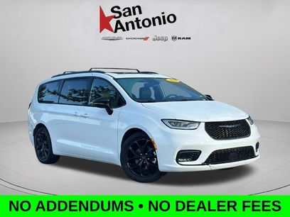 Used 2025 Chrysler Pacifica Limited