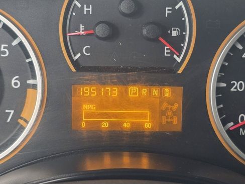 Used 2012 Nissan Titan SV RWD image 18