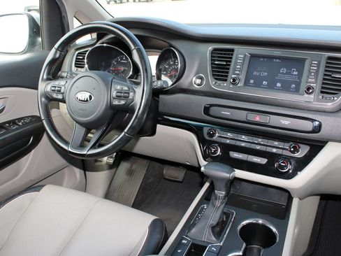 Used 2019 Kia Sedona EX FWD image 13