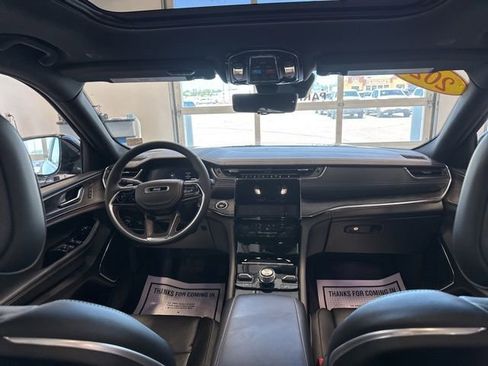 Used 2024 Jeep Grand Cherokee Overland w/ Luxury Tech Group IV AWD/4WD image 25