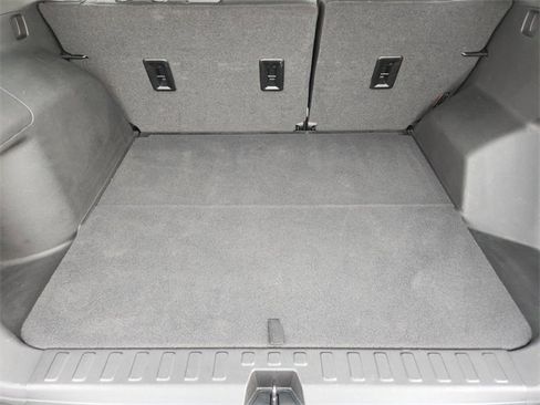 Used 2020 Chevrolet Equinox LS image 31