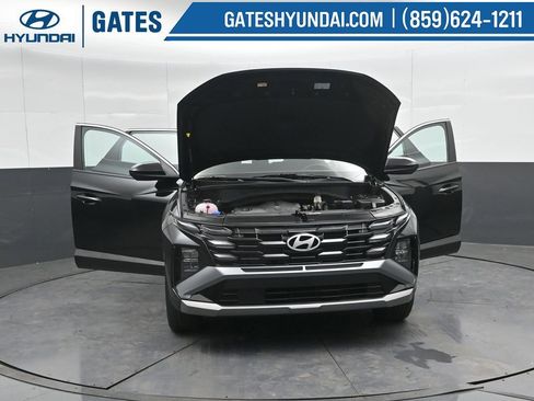 Used 2025 Hyundai Tucson SE image 55