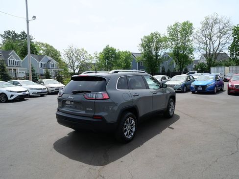 Used 2019 Jeep Cherokee Latitude Plus w/ Cold Weather Group AWD/4WD image 6