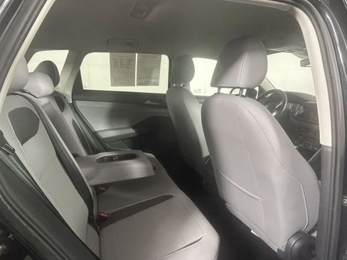 Used 2024 Volkswagen Taos SE FWD image 12