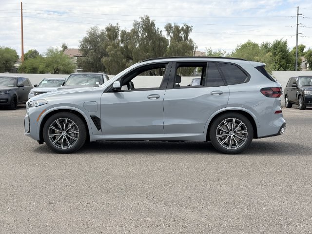 Used 2026 BMW X5 xDrive50e w/ M Sport Package AWD/4WD image 8