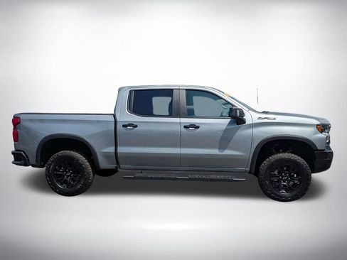 Used 2023 Chevrolet Silverado 1500 ZR2 w/ Technology Package AWD/4WD image 3