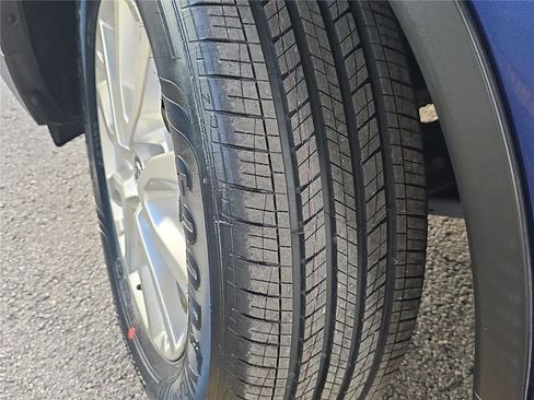 Used 2020 Nissan Rogue SV image 29