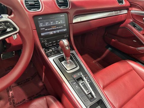 Used 2017 Porsche 718 Boxster RWD image 4