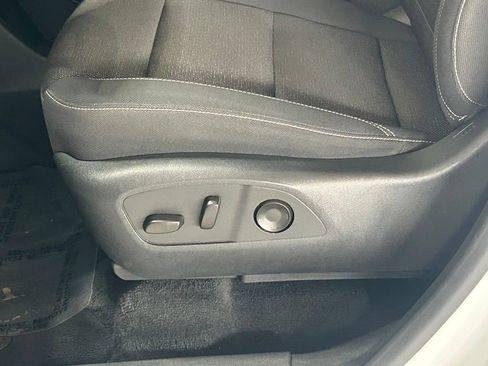 Used 2024 Chevrolet Traverse LT FWD image 17
