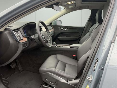 Used 2023 Volvo XC60 B5 Plus w/ Climate Package image 15