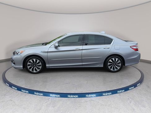 Certified 2017 Honda Accord EX-L image 9