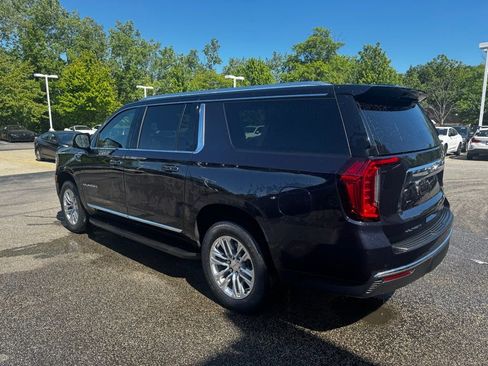 Used 2023 GMC Yukon XL SLT w/ SLT Luxury Package AWD/4WD image 3