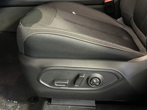 New 2025 Jeep Grand Cherokee Laredo w/ Luxury Tech Group I image 13