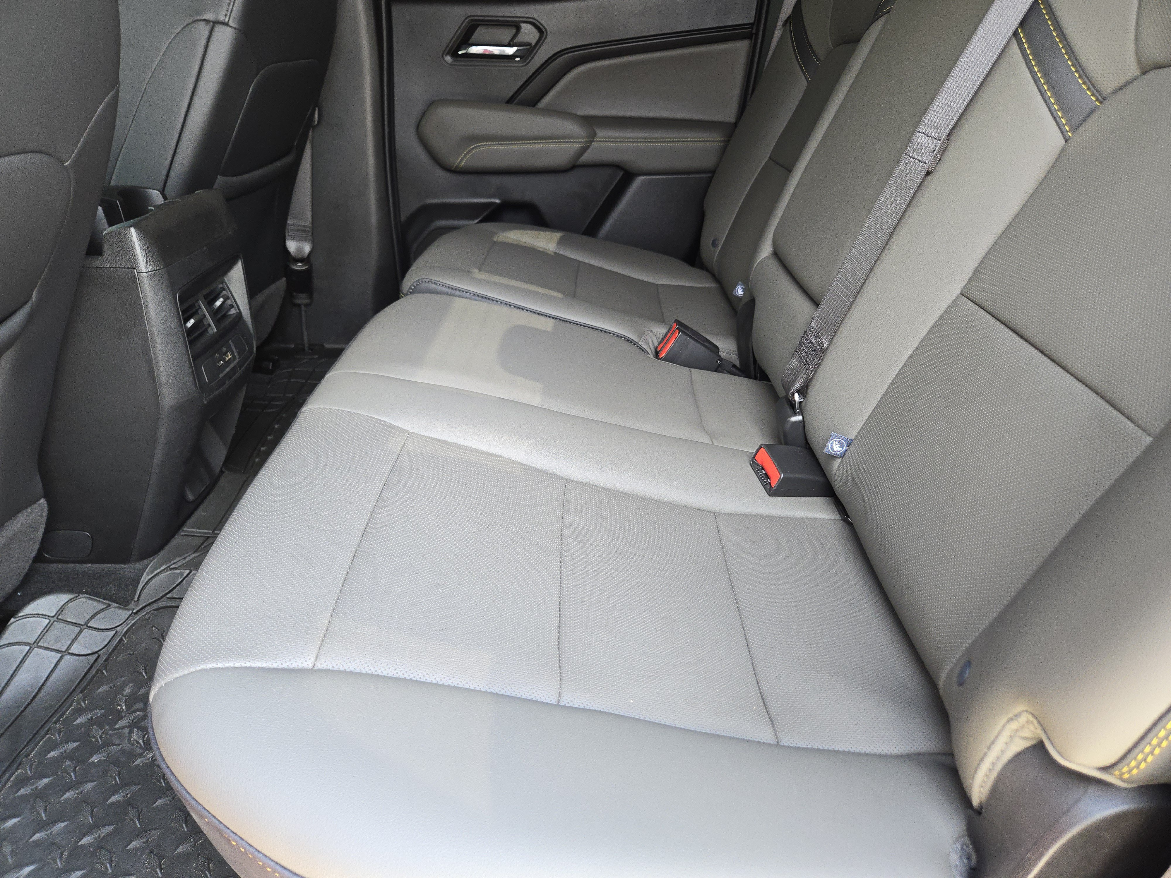 Used 2024 Chevrolet Colorado ZR2 w/ ZR2 Convenience Package III AWD/4WD image 28