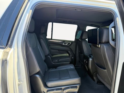 Used 2023 Chevrolet Suburban RST w/ Sport Performance Package AWD/4WD image 18