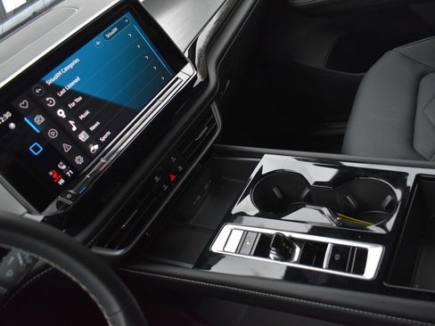 Used 2024 Volkswagen Atlas Cross Sport SE image 24