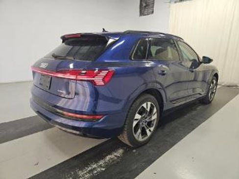 Used 2021 Audi e-tron Premium w/ Convenience Plus Package image 4
