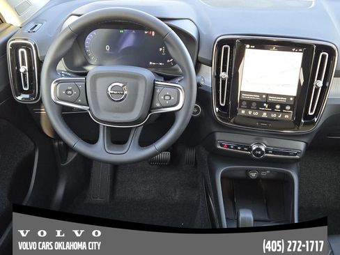 Used 2026 Volvo XC40 B4 Core w/ Protection Package Premier FWD image 26