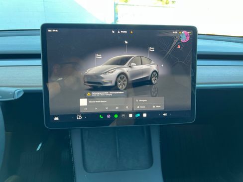 Used 2025 Tesla Model Y Long Range RWD image 32