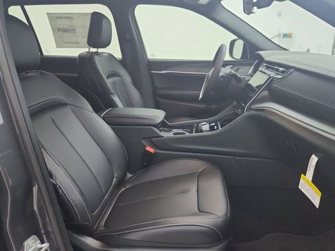 New 2025 Jeep Grand Cherokee L Limited image 34