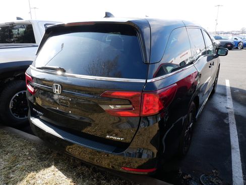 Used 2023 Honda Odyssey Sport image 4