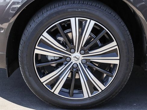 Used 2023 Volvo XC60 B5 Plus AWD/4WD image 11