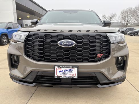 New 2026 Ford Explorer ST image 3