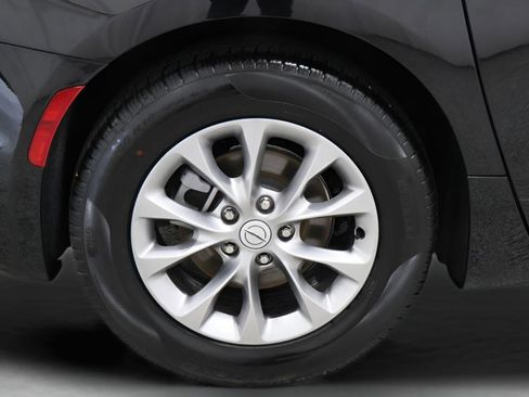 Used 2026 Chrysler Pacifica Limited FWD image 36