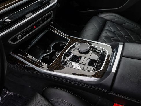 Used 2024 BMW X7 xDrive40i image 21