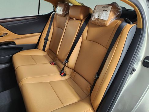 New 2025 Lexus ES 350 w/ Premium Package image 29
