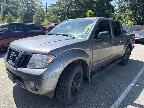 Used 2021 Nissan Frontier SV w/ Midnight Edition Floor Mats AWD/4WD image 2