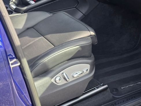 Used 2025 Porsche Macan image 37