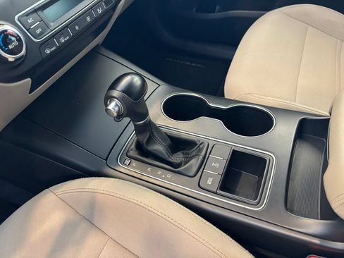 Used 2019 Kia Sorento AWD V6 image 22