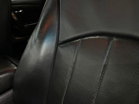 Used 2013 GMC Acadia Denali image 18