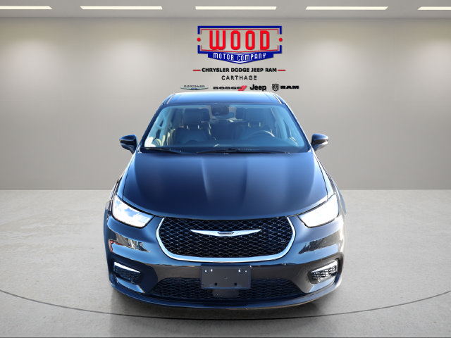 Used 2023 Chrysler Pacifica Touring-L FWD image 13