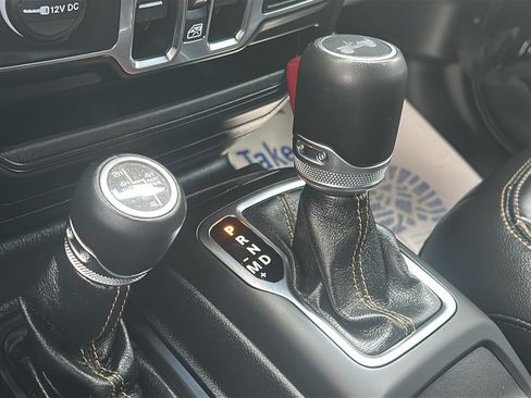 Used 2022 Jeep Wrangler Unlimited Sahara AWD/4WD image 26