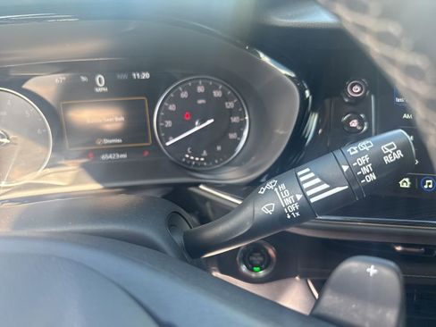 Used 2023 Buick Envision Essence image 30