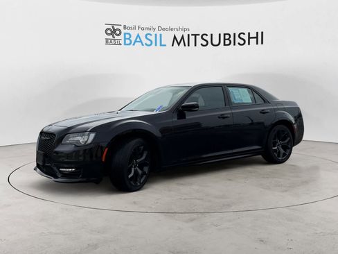 Used 2023 Chrysler 300 Touring L w/ Popular Equipment Group image 7