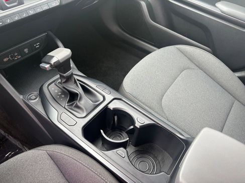 Used 2025 Kia K4 LXS image 40