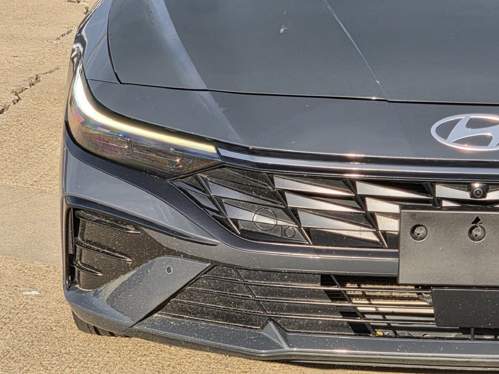 Used 2024 Hyundai Elantra Limited FWD image 5