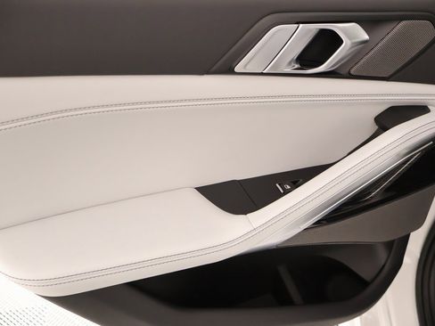 New 2026 BMW X6 xDrive40i w/ Climate Comfort Package image 17