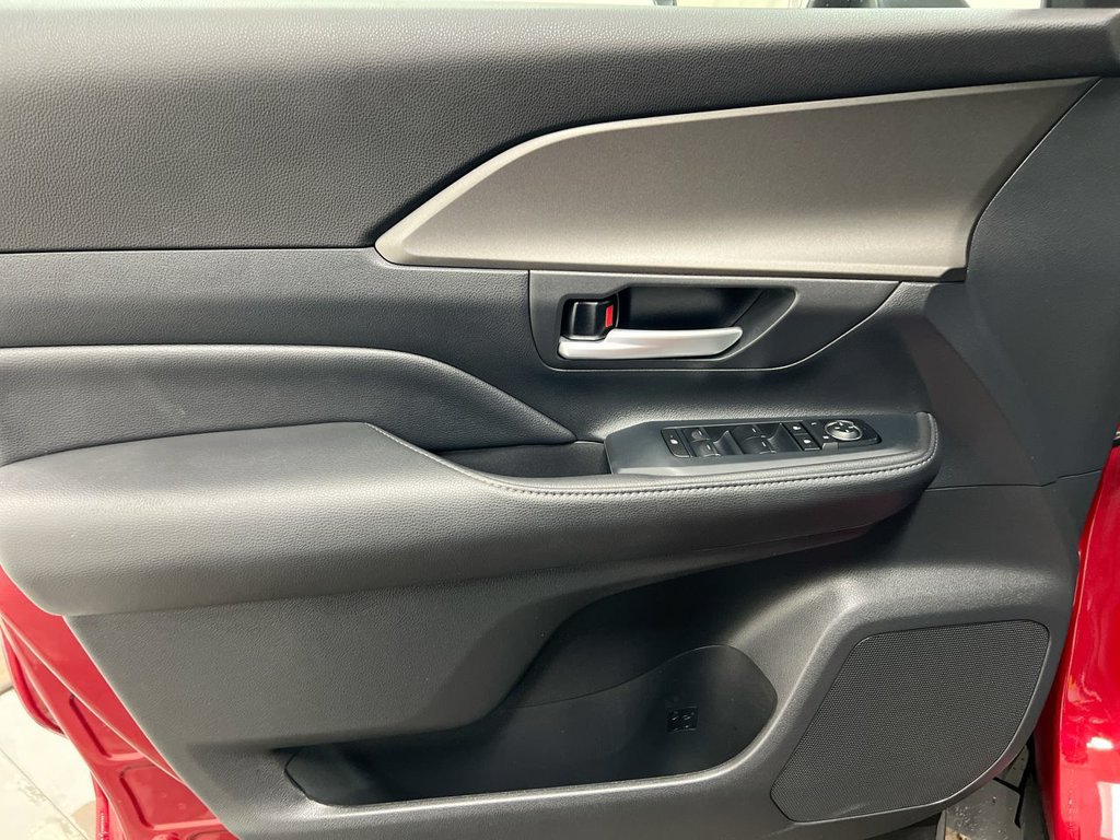 Used 2024 Toyota Grand Highlander FWD image 21