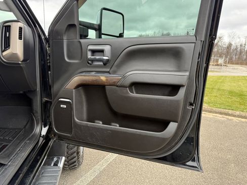 Used 2018 GMC Sierra 3500 Denali w/ Duramax Plus Package image 21