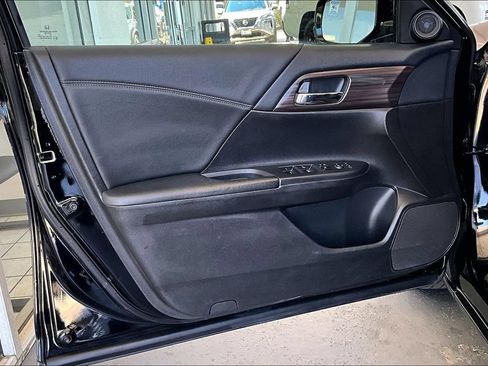 Used 2017 Honda Accord EX image 20