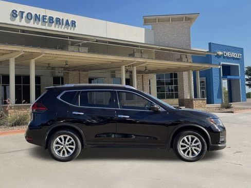 Used 2020 Nissan Rogue SV image 4