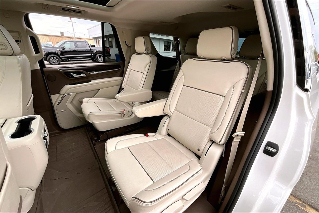Used 2023 GMC Yukon Denali AWD/4WD image 7
