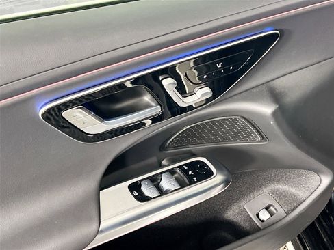 Used 2025 Mercedes-Benz E 350 4MATIC Sedan image 19