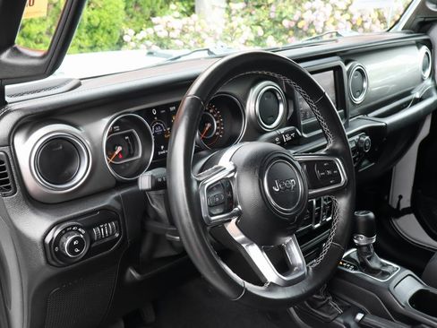 Used 2021 Jeep Gladiator Overland w/ LED Lighting Group image 14